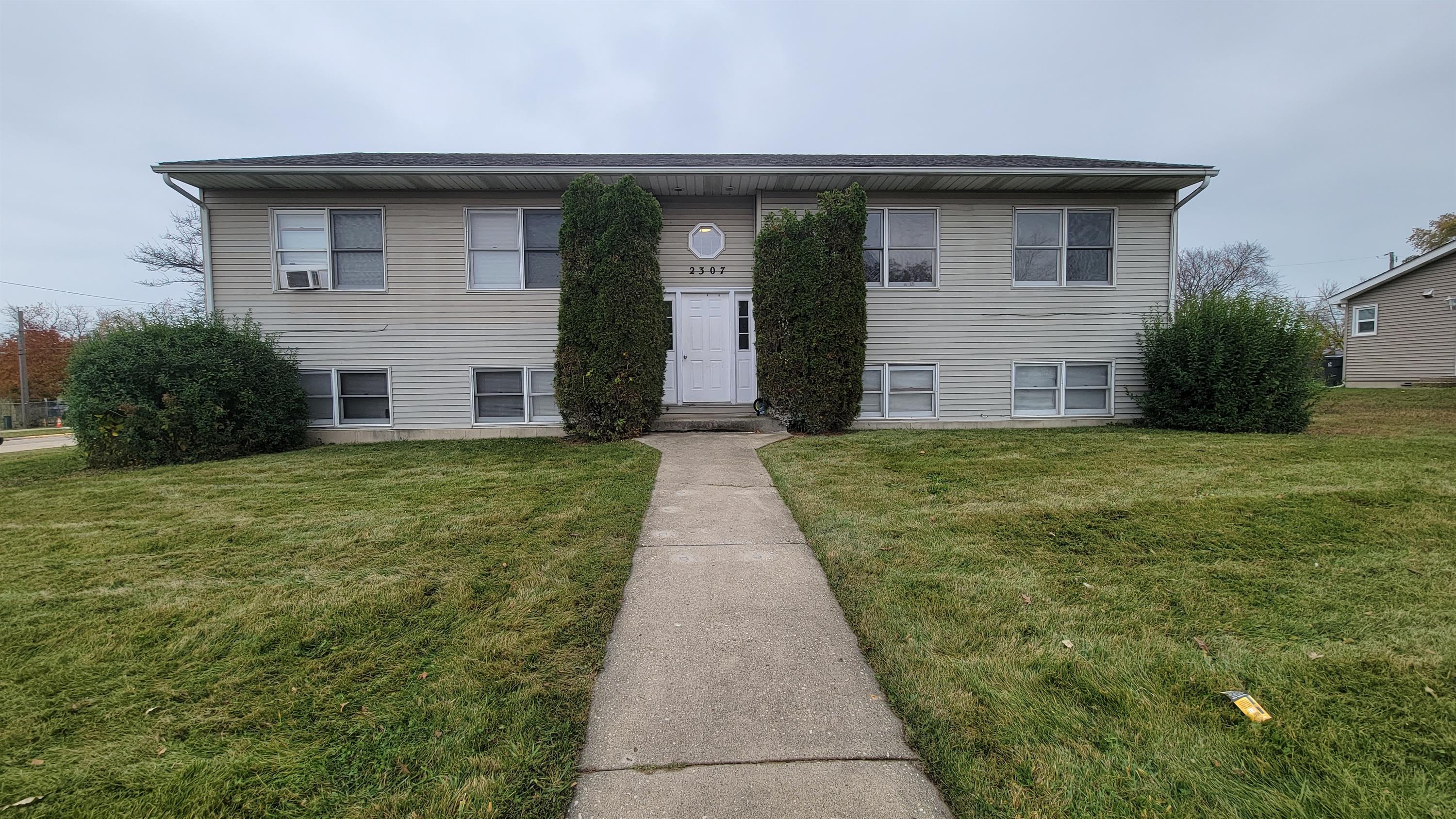 2307 Lewis Avenue - 2S
