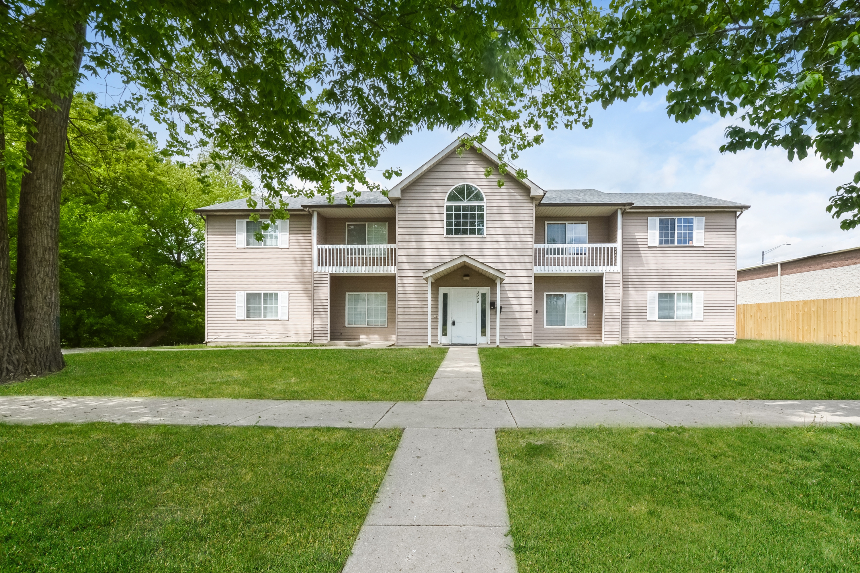 2220 Kemble Avenue - 2A